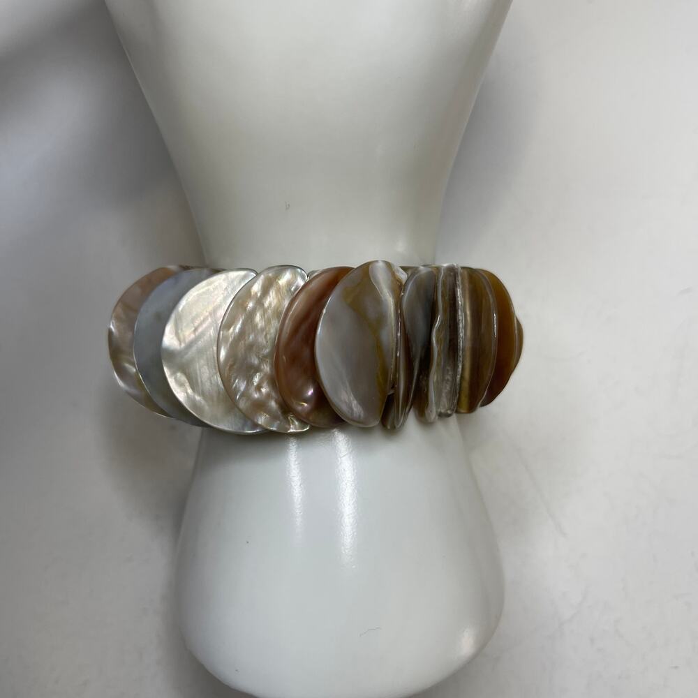 stretch shell beads bracelet beach vacation mop mother of pearl neutral natural